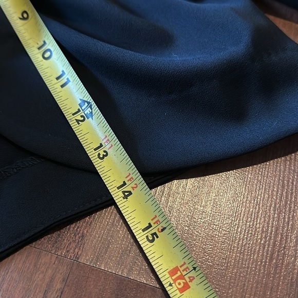 NWT Trina Turk Dance Top, Open, Off the Shoulder, Black Tie Front Size Medium - Picture 10 of 10